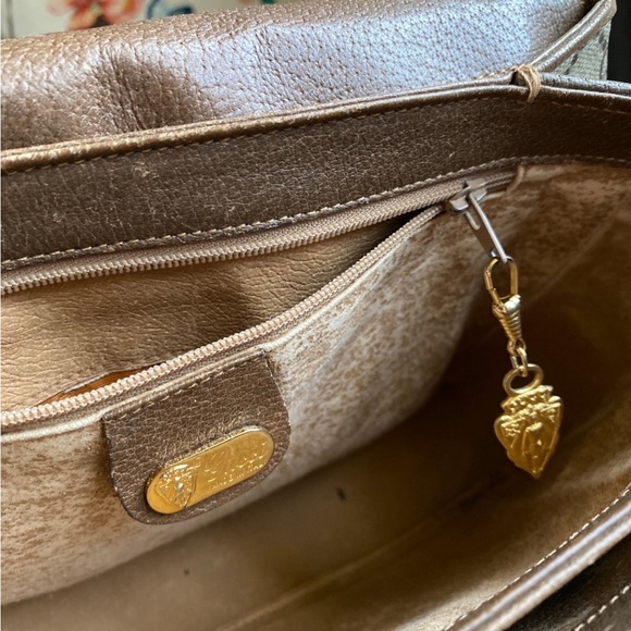 Gucci Vintage Crossbody Bag - Picture 9 of 14